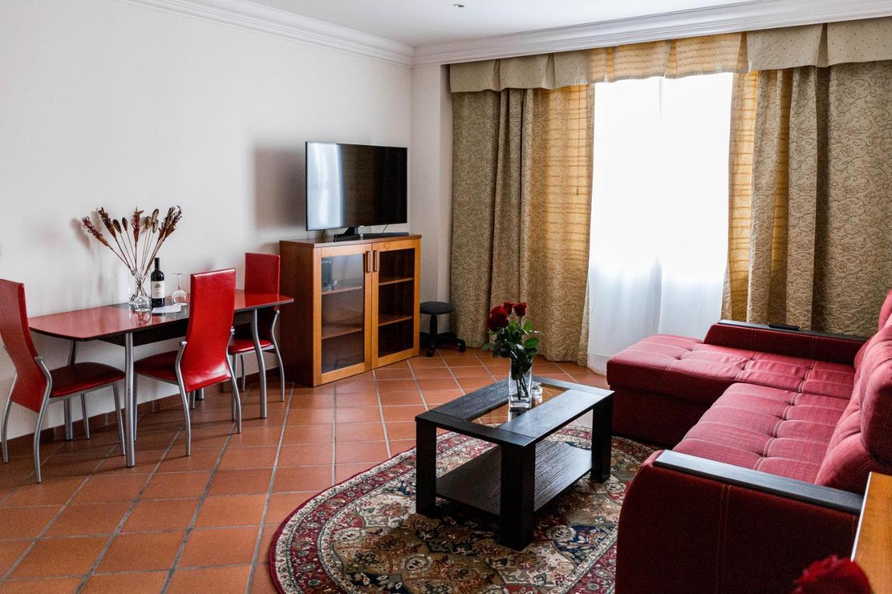 Hotel Pushkin Uralsk Eksteriør bilde