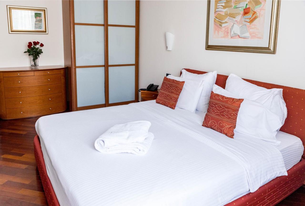 Hotel Pushkin Uralsk Eksteriør bilde