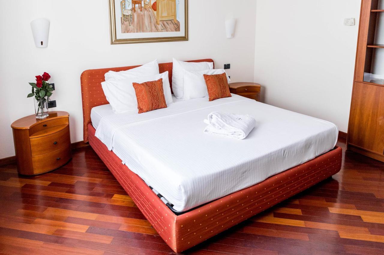 Hotel Pushkin Uralsk Eksteriør bilde