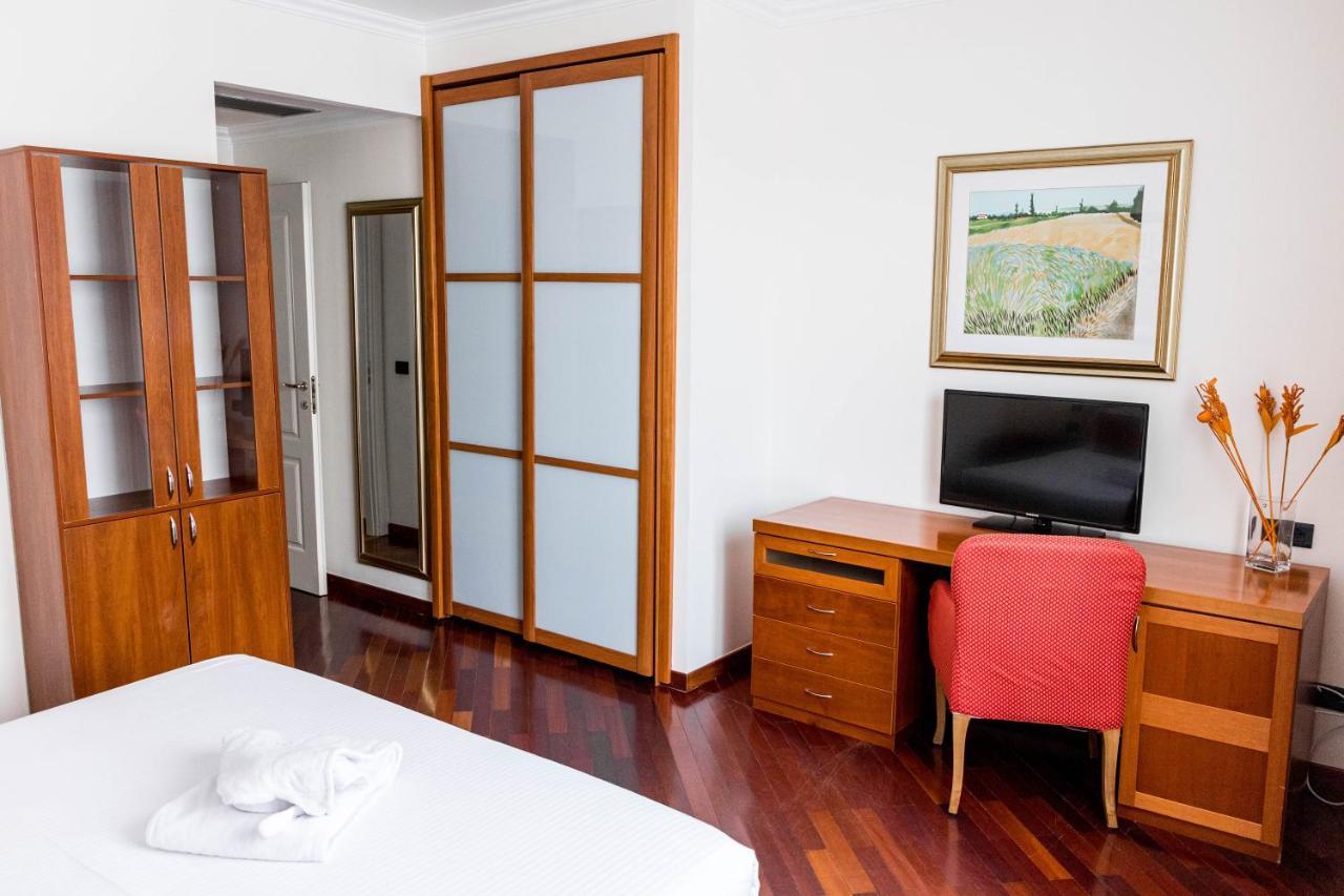 Hotel Pushkin Uralsk Eksteriør bilde