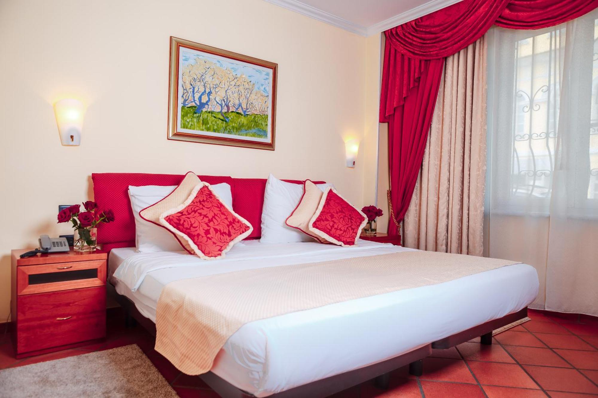 Hotel Pushkin Uralsk Eksteriør bilde