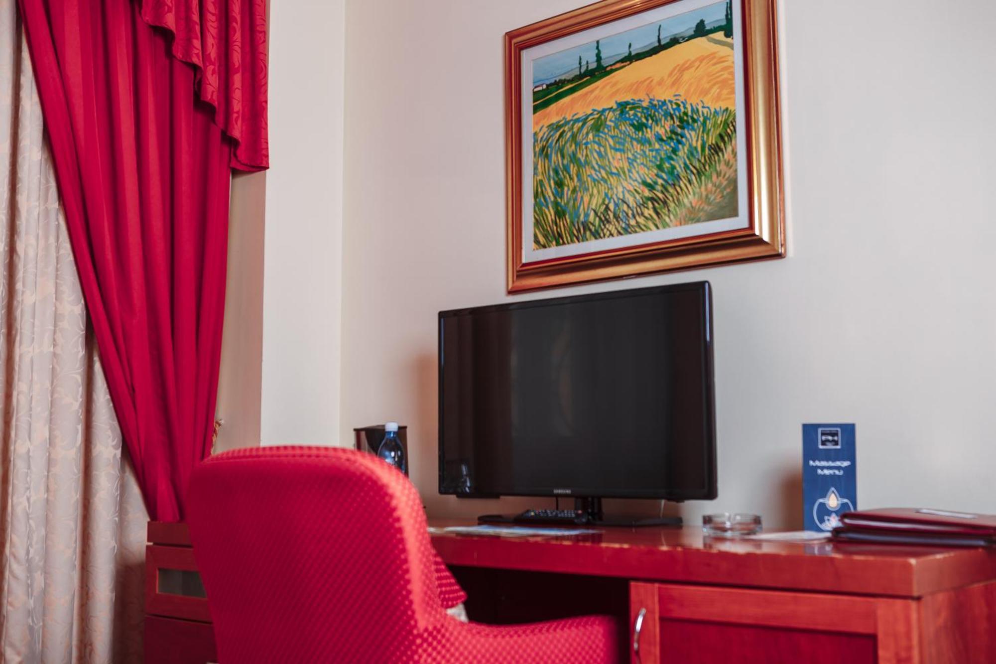 Hotel Pushkin Uralsk Eksteriør bilde