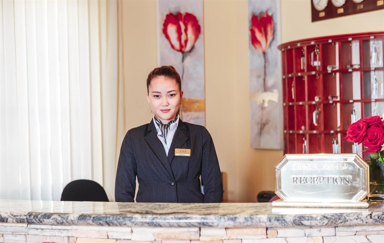 Hotel Pushkin Uralsk Eksteriør bilde