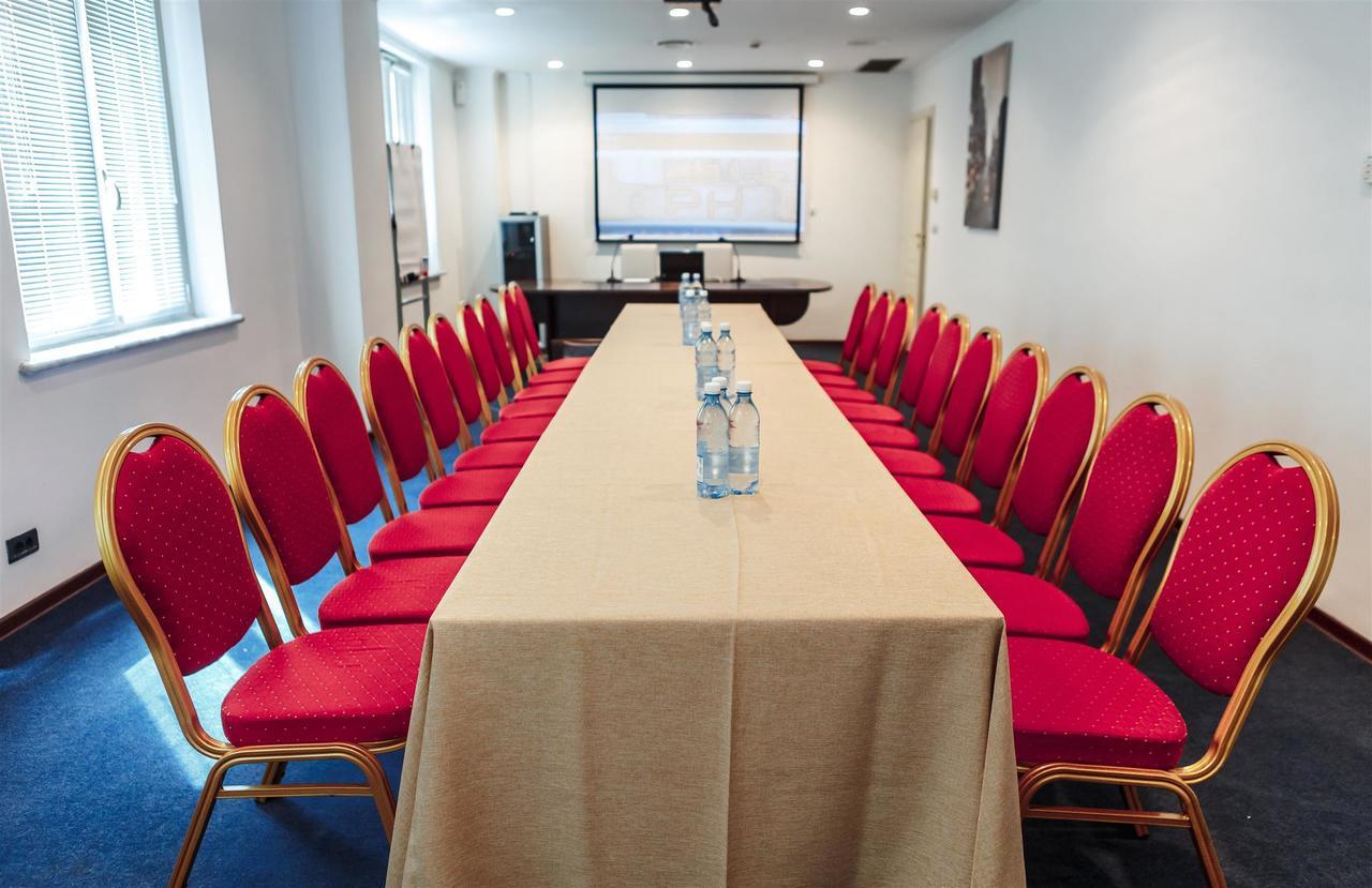 Hotel Pushkin Uralsk Eksteriør bilde