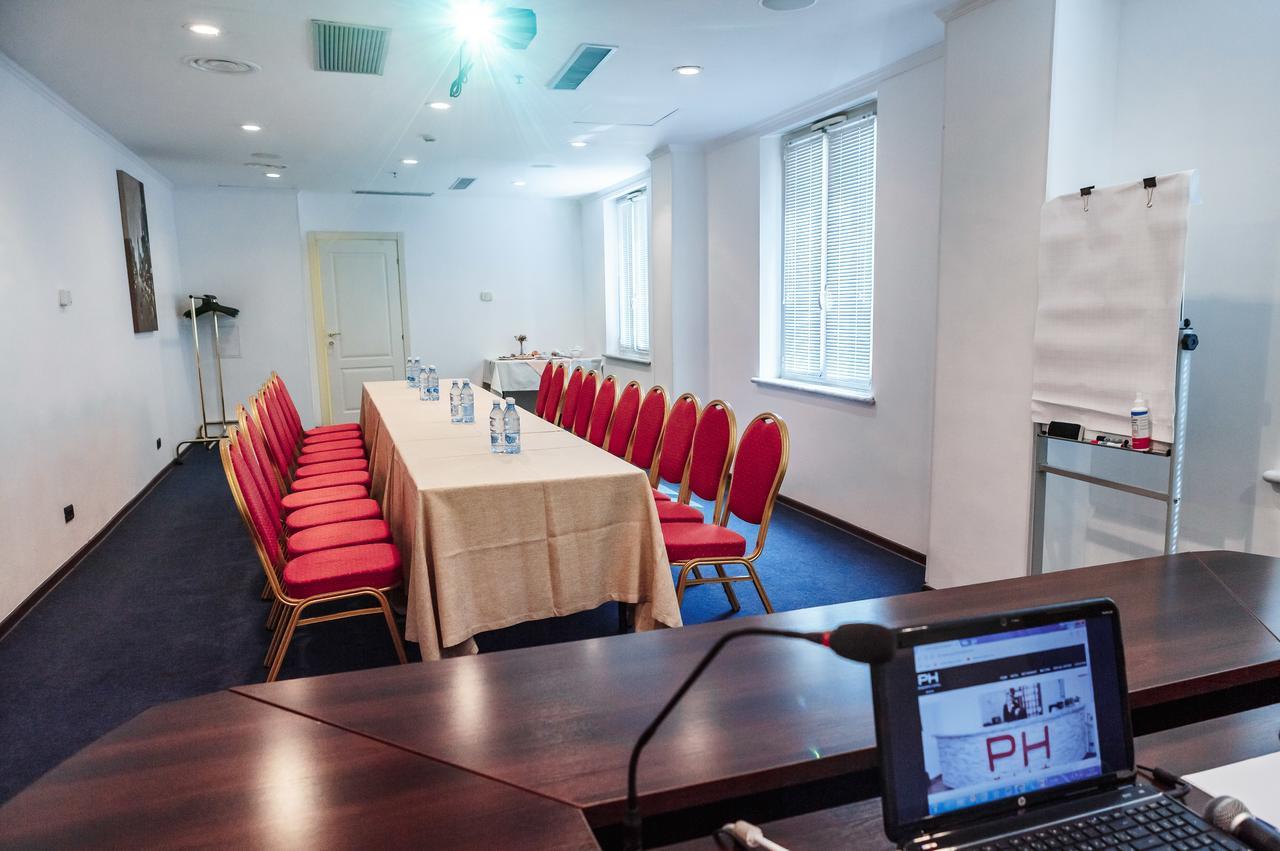 Hotel Pushkin Uralsk Eksteriør bilde