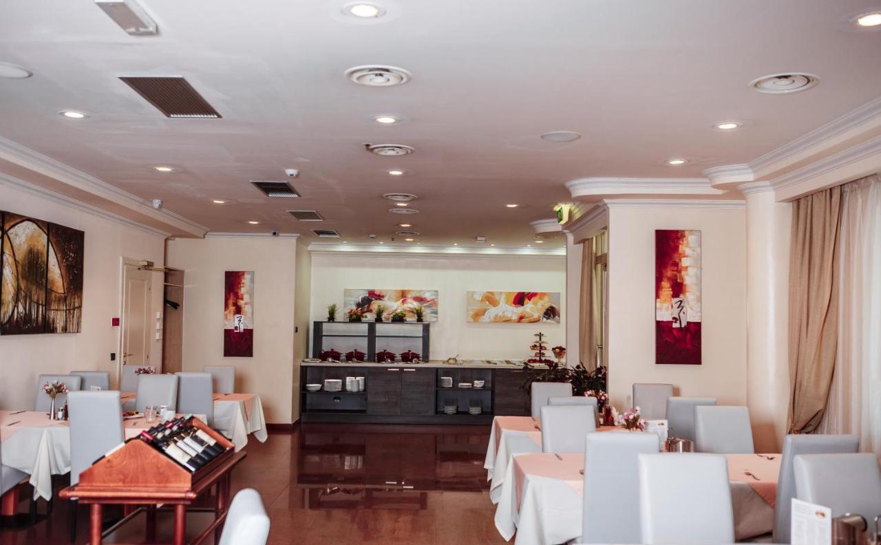 Hotel Pushkin Uralsk Eksteriør bilde