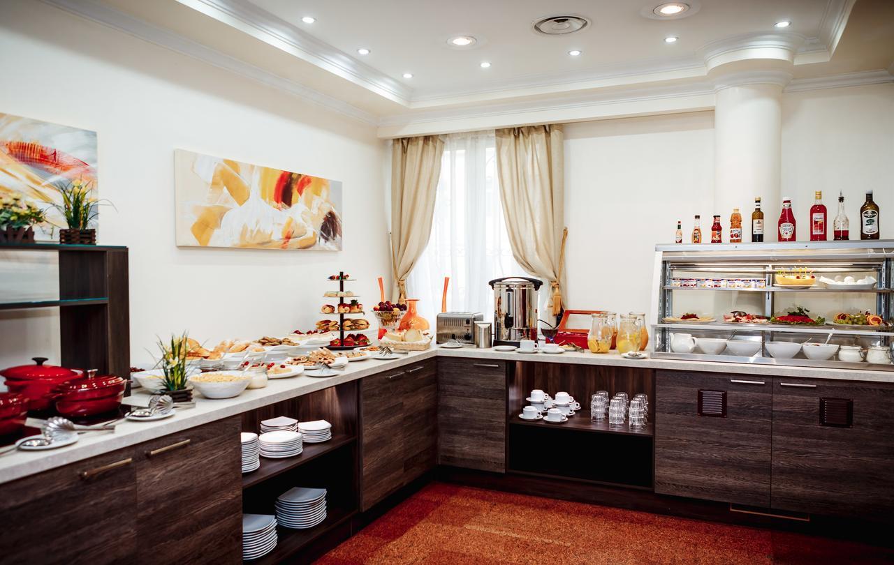 Hotel Pushkin Uralsk Eksteriør bilde
