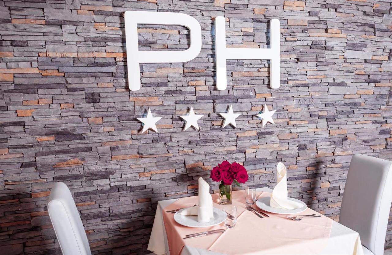 Hotel Pushkin Uralsk Eksteriør bilde
