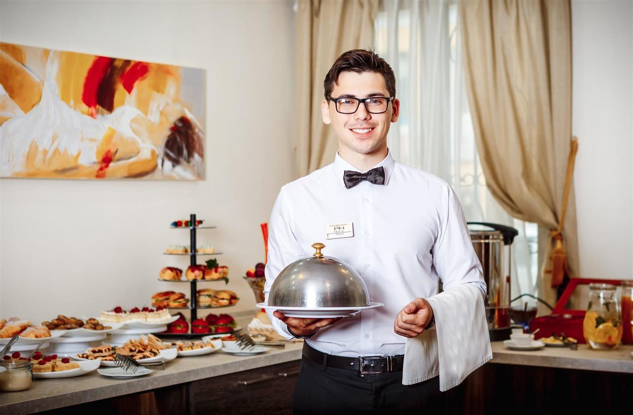 Hotel Pushkin Uralsk Eksteriør bilde