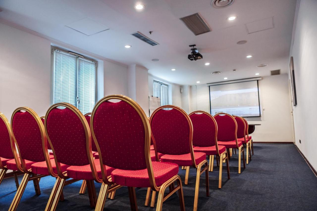 Hotel Pushkin Uralsk Eksteriør bilde