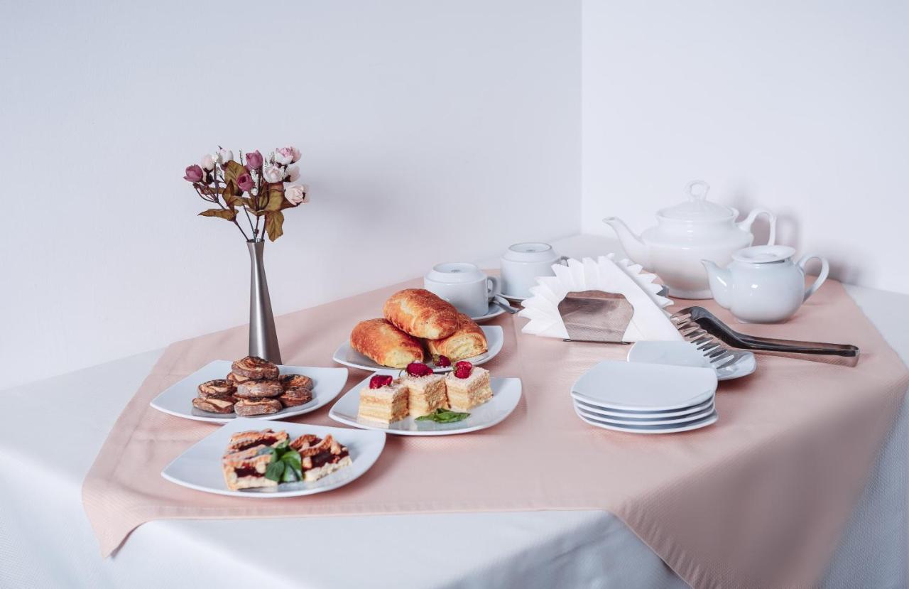 Hotel Pushkin Uralsk Eksteriør bilde