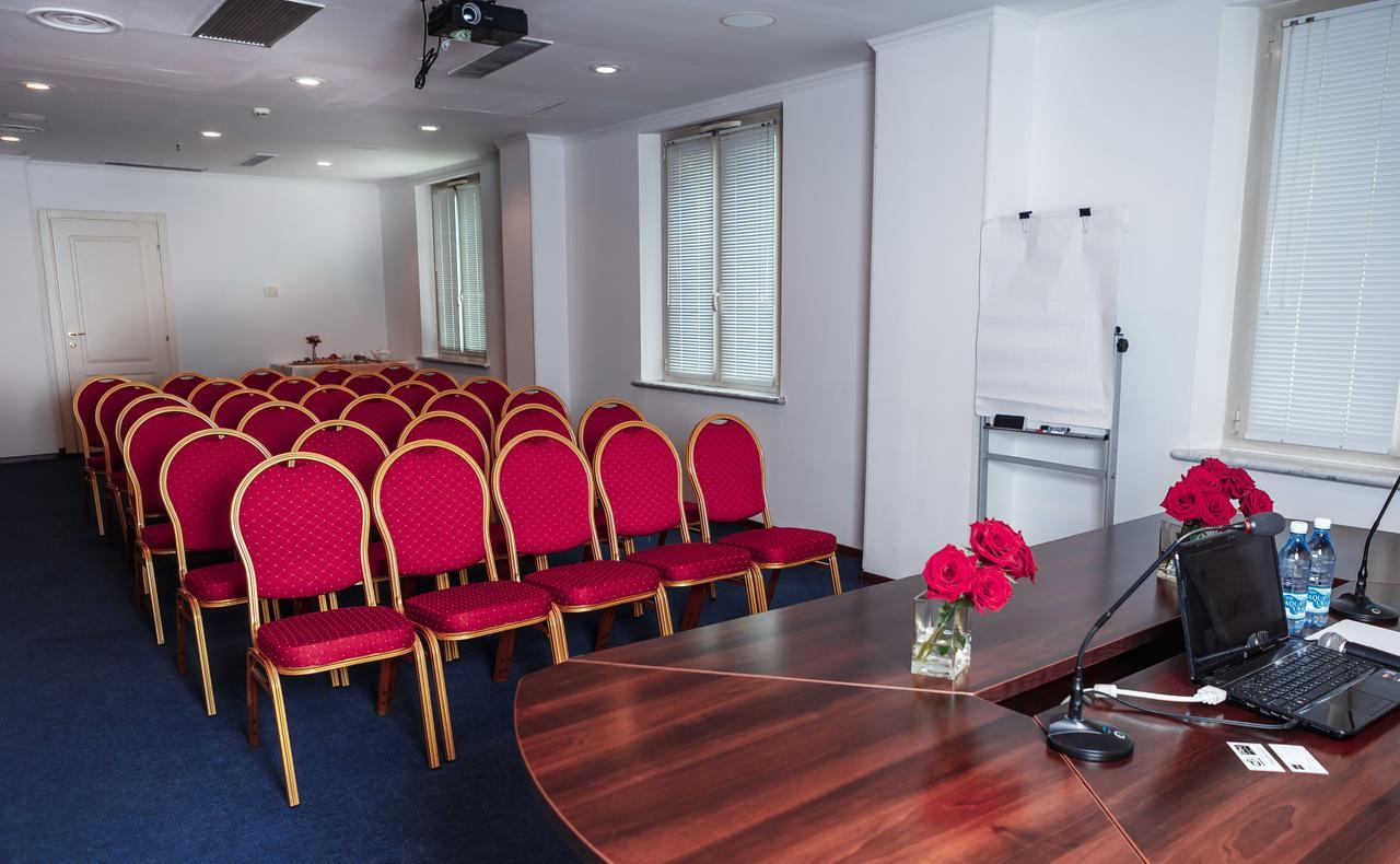 Hotel Pushkin Uralsk Eksteriør bilde