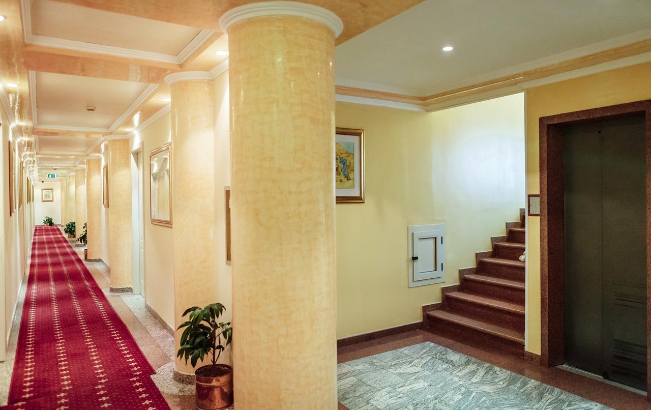 Hotel Pushkin Uralsk Eksteriør bilde