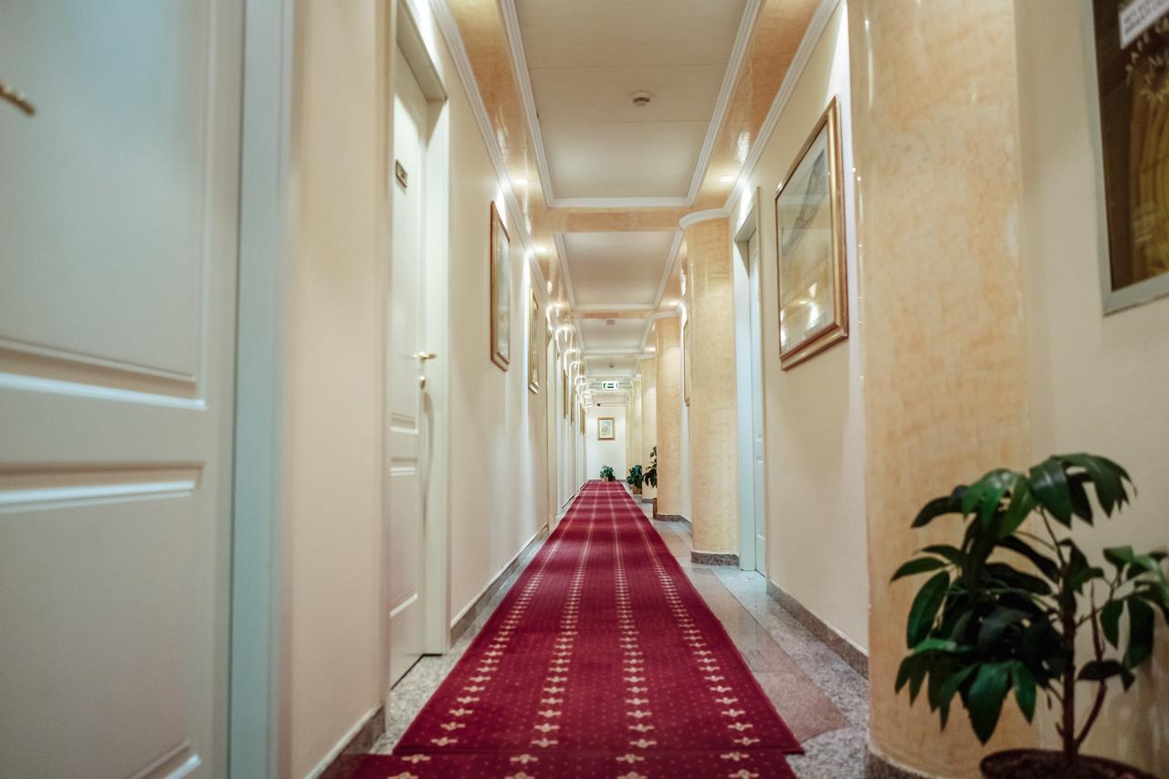 Hotel Pushkin Uralsk Eksteriør bilde