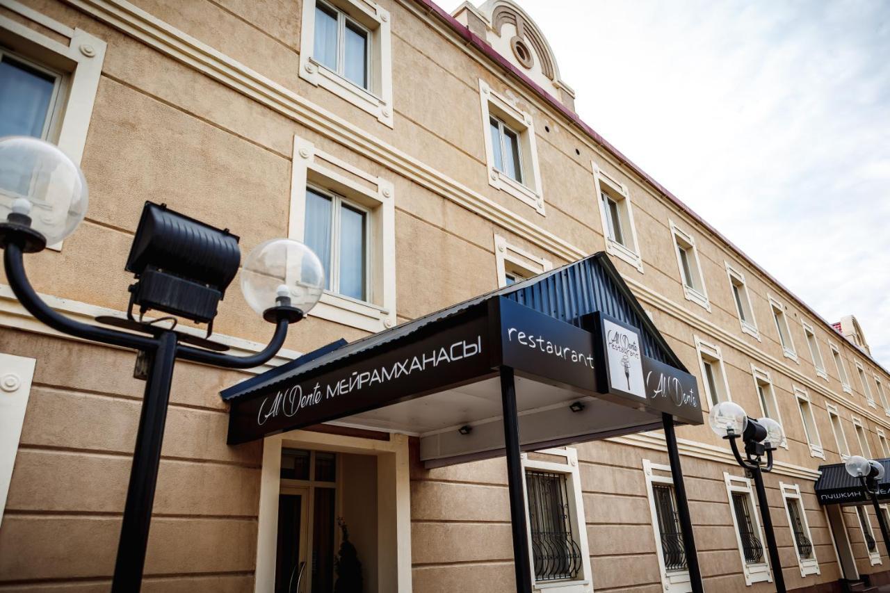 Hotel Pushkin Uralsk Eksteriør bilde
