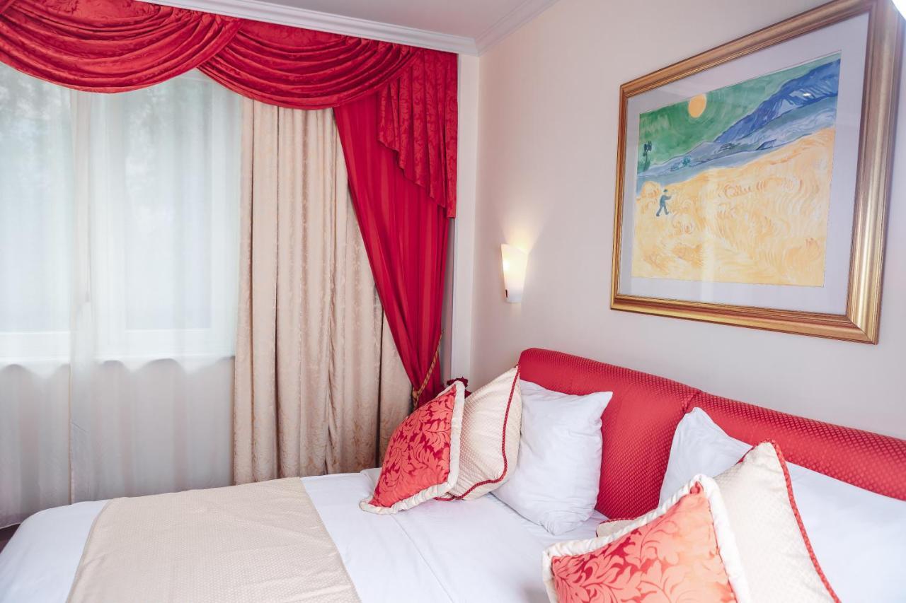 Hotel Pushkin Uralsk Eksteriør bilde