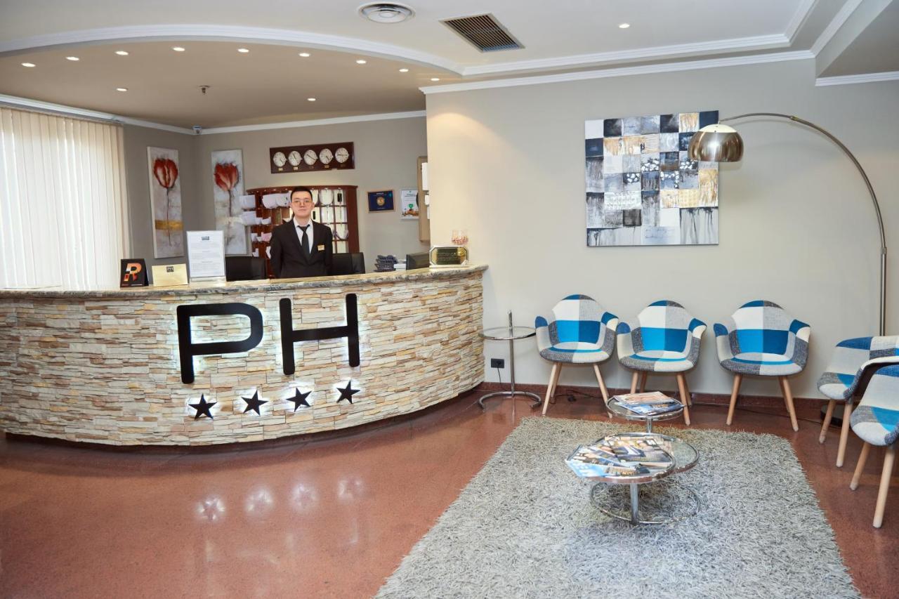 Hotel Pushkin Uralsk Eksteriør bilde